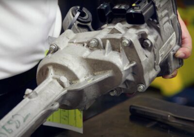 Vidéo : Transformer la Ford Fusion 2010-2012, qui ne fonctionne pas, en une direction assistée électronique (EPS) à crémaillère en unités testées et validées